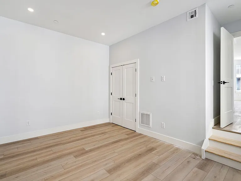 Serpentine Apartments: Newly Renovated in the Heart of Drexel — Photo 52