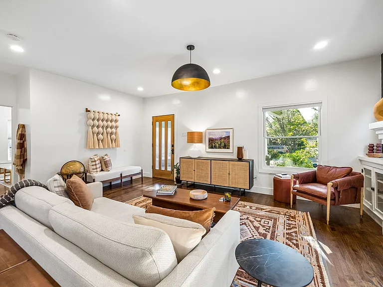 310 N Montclair Ave — Photo 8