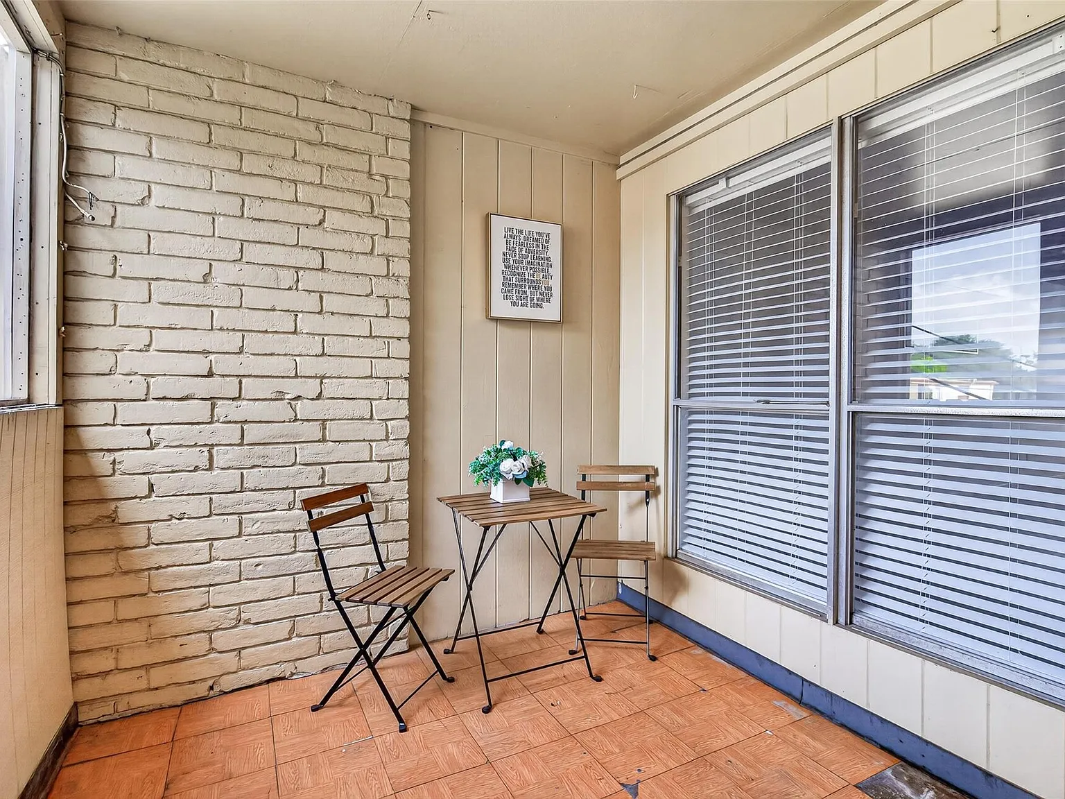 2 bed, 1.5 bath, 899 sqft, $1,250 — Photo 3