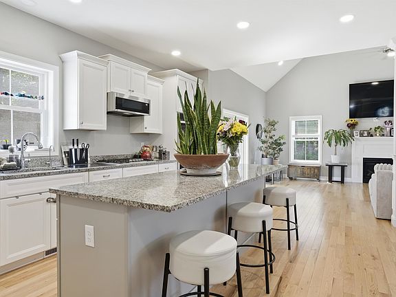 5th image of 316 Montelona Road