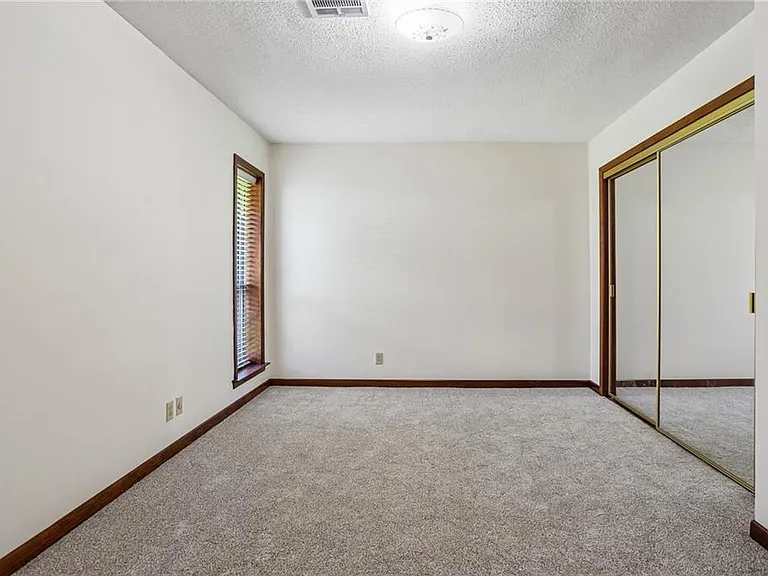 121 Ridgeway Dr — Photo 12