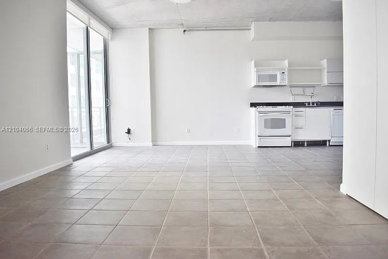 Neo Vertika Condo — Photo 2