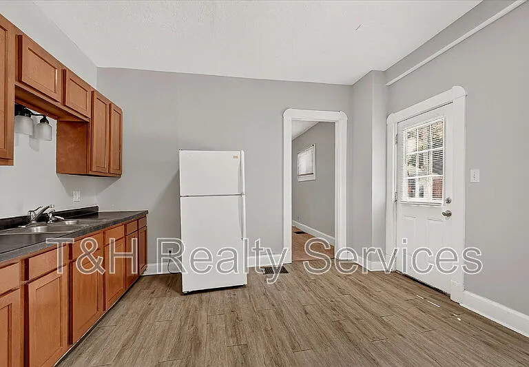 100 N Muessing St — Photo 14
