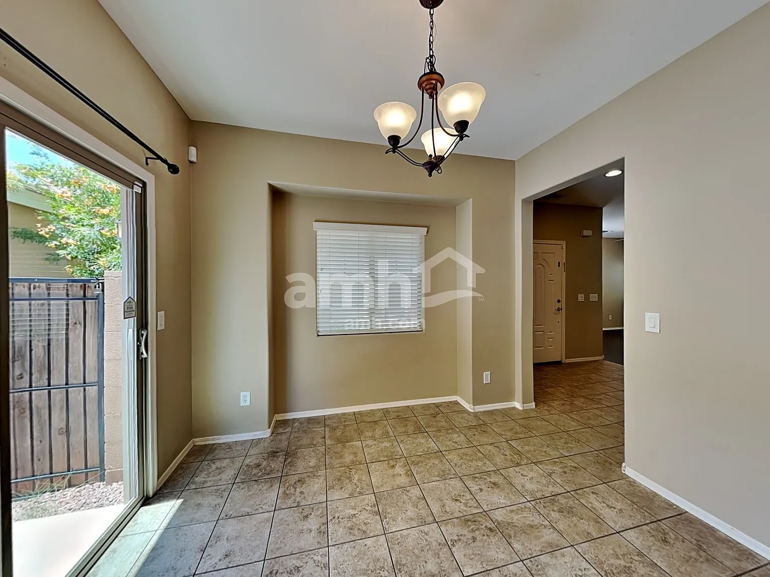 3 bed, 2.5 bath, 1375 sqft, $2,020 — Photo 4