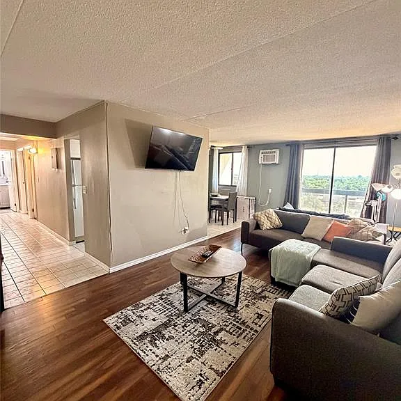 150 Park St W #1413 — Photo 1