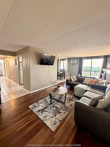 150 Park St W Photo 1