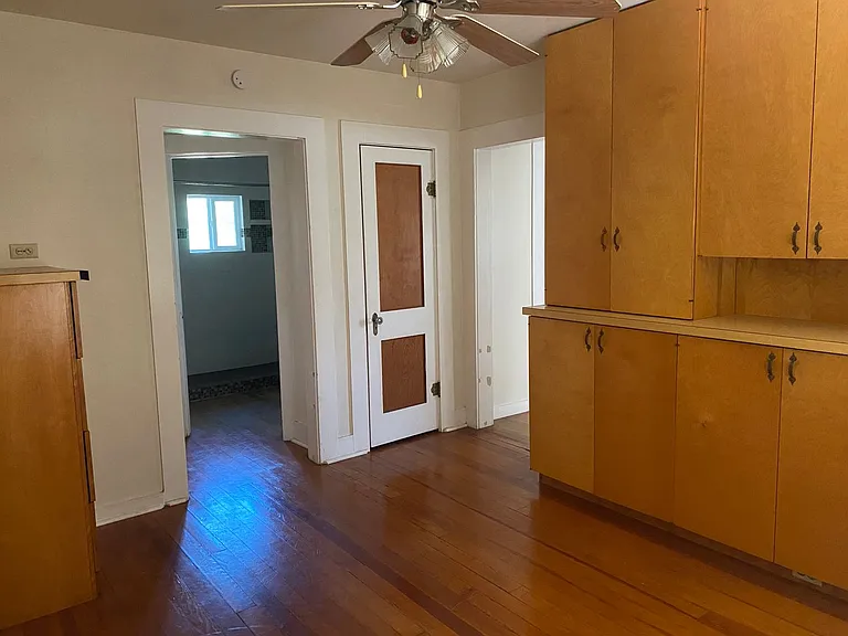 933 Beck St — Photo 8