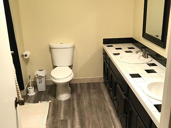4th image of 2516 NE 45th St #2