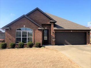 124 Cottonwood Dr, Muscle Shoals, AL 35661