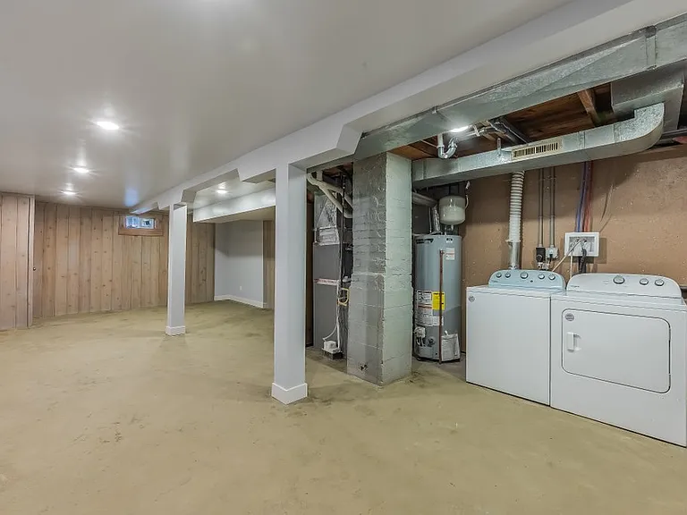 2022 E Front Ave — Photo 31