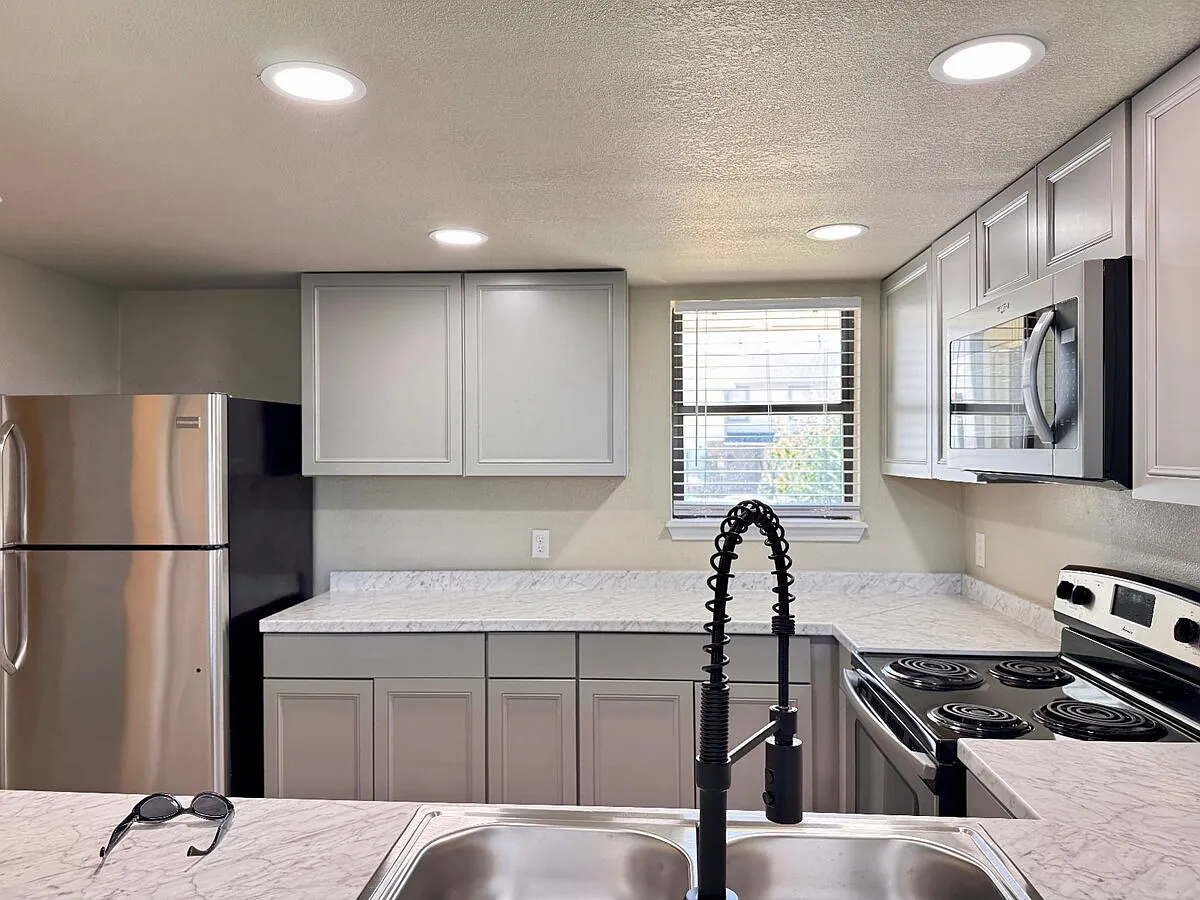 3 bed, 2.5 bath, 1415 sqft, $1,495 — Photo 4