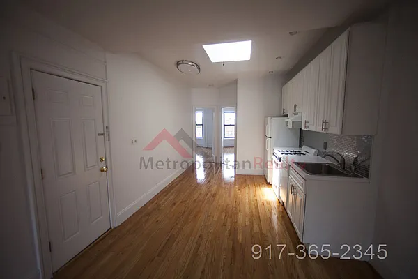 Rented by Metropolitan Realty | media 27