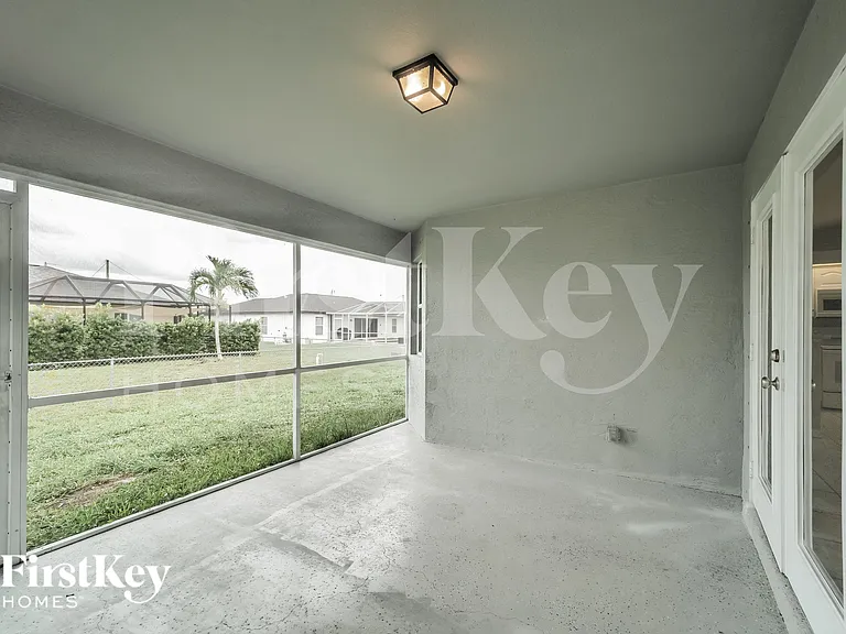 2100 SW 12th Ter — Photo 10
