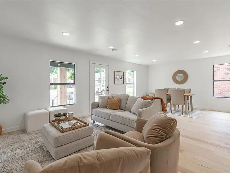2213 NE 18th St — Photo 9