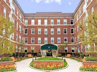 111 7th St APT 102, Garden City, NY 11530