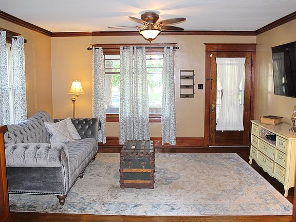 2nd image of 1008 Bower St