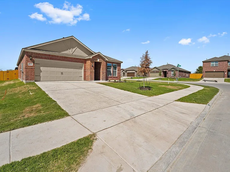 2113 Erlinda Dr — Photo 2