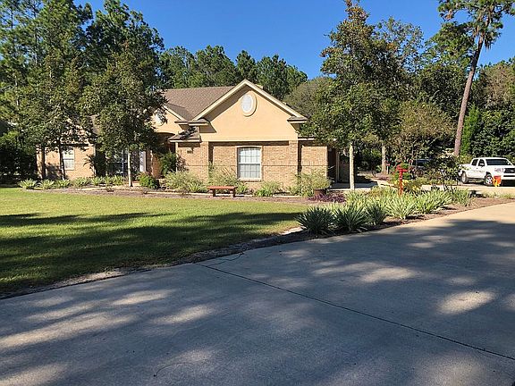 Lots of parking w/driveway