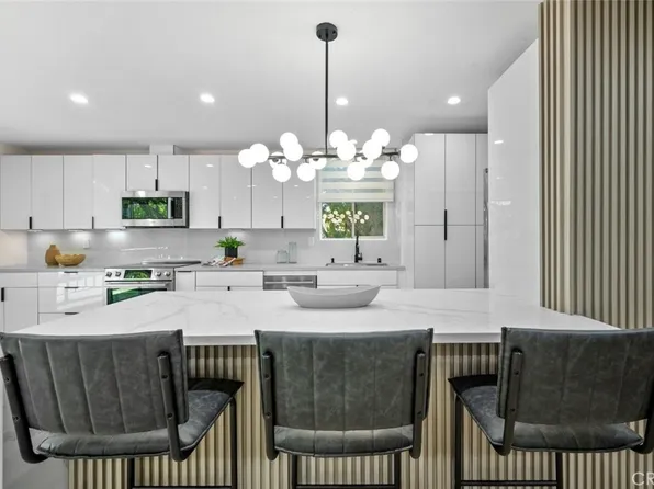 100 S Doheny Dr APT 220, Los Angeles, CA 90048