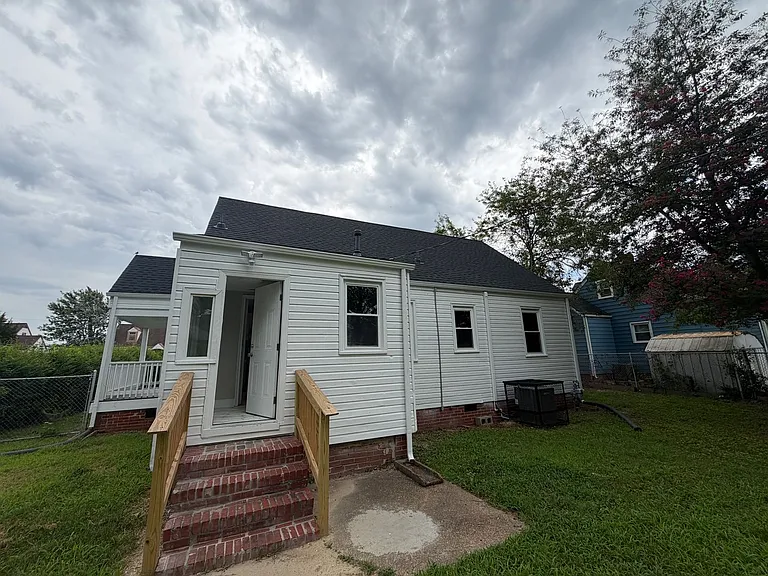 3912 Pinalto Dr — Photo 8