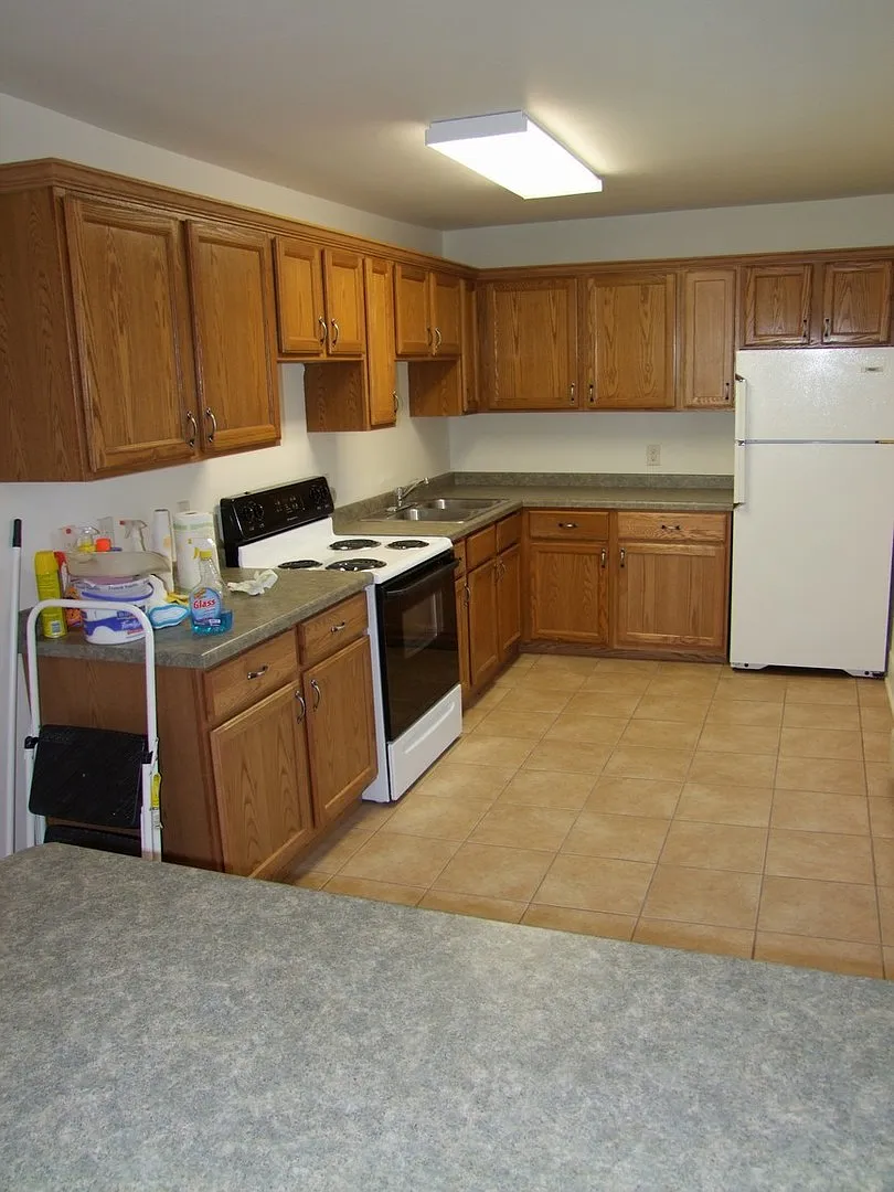 4 bed, 1.5 bath, 1494 sqft, $1,940 — Photo 3