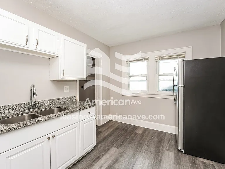 479190_007_kitchen_7.jpg