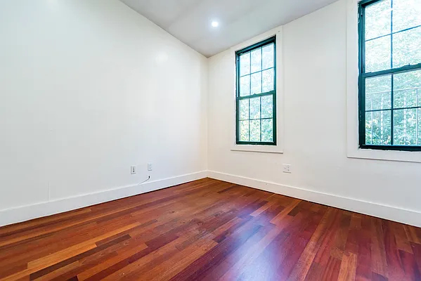 Rented by Nooklyn NYC LLC | media 25