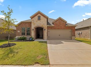 2919 Brady Starr Dr, Aubrey, TX 76227