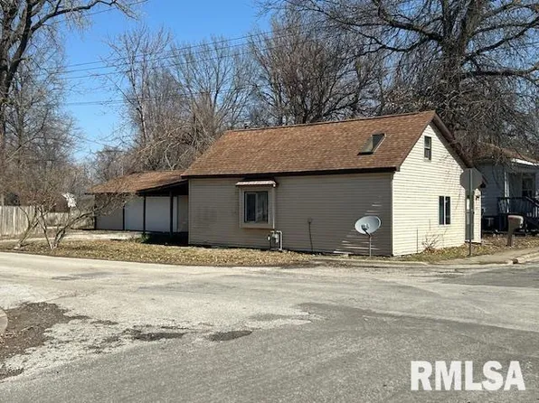 901 E Esther St, Taylorville, IL 62568