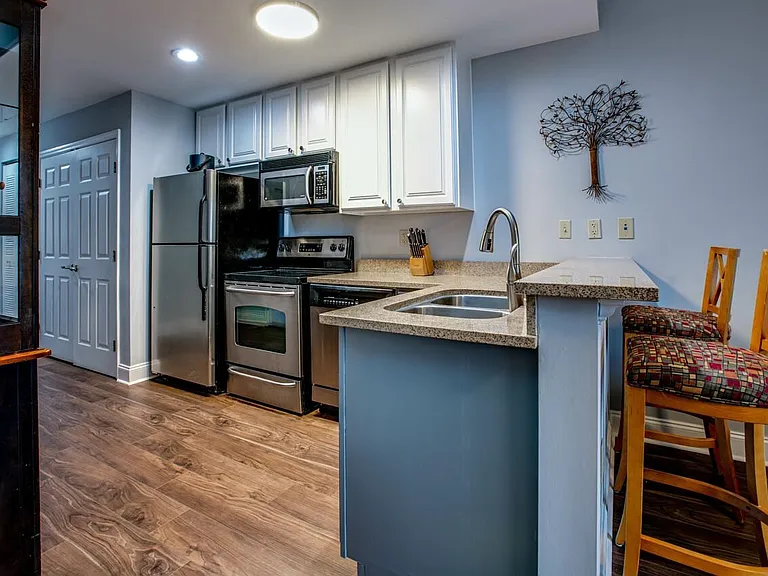 215 W College Ave #711 — Photo 6