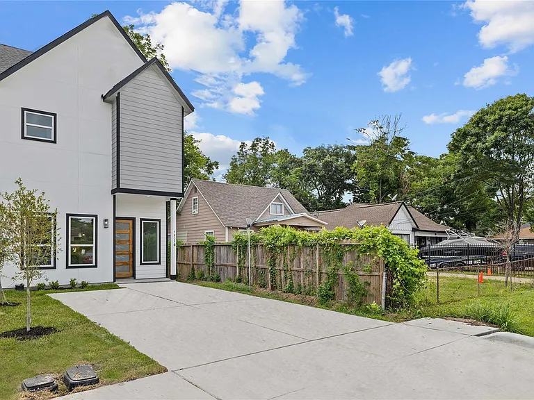7805 Farnsworth St #B — Photo 4