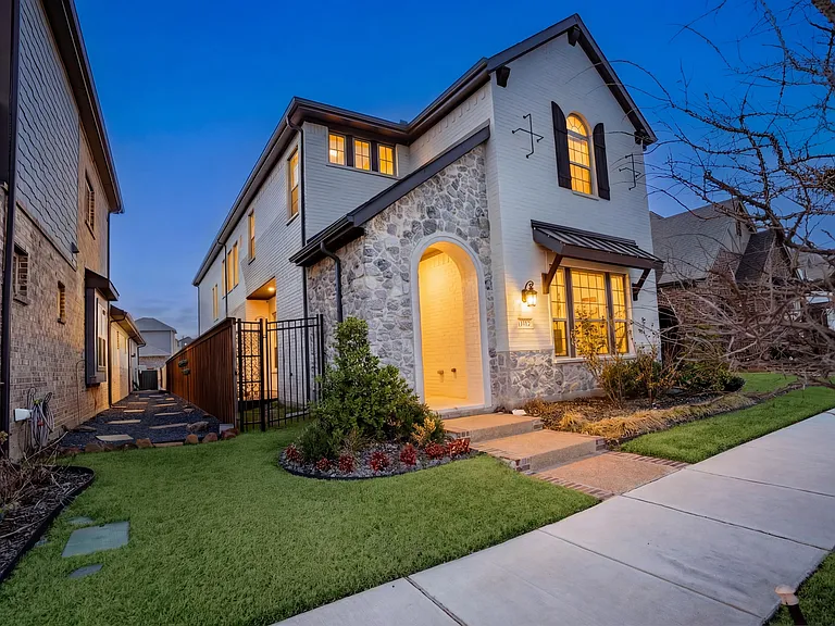 1621 Rose Willow Way — Photo 1