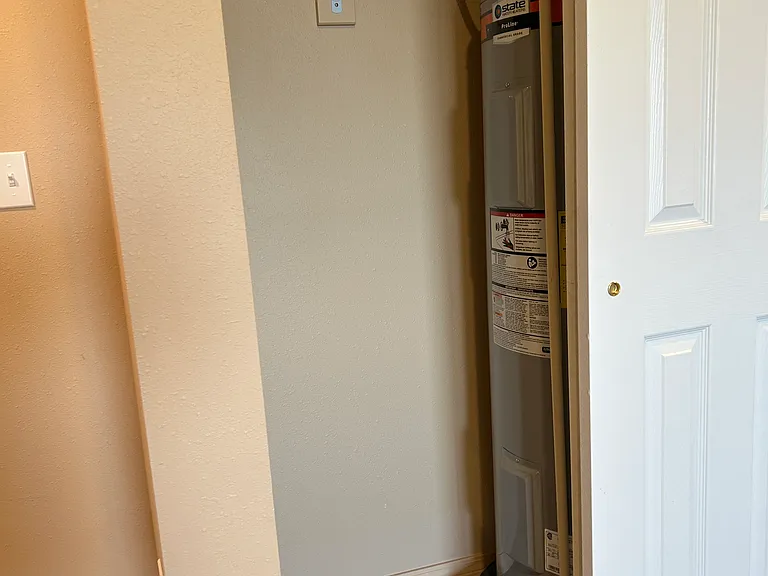 Samuelson Place Apartments — Photo 23