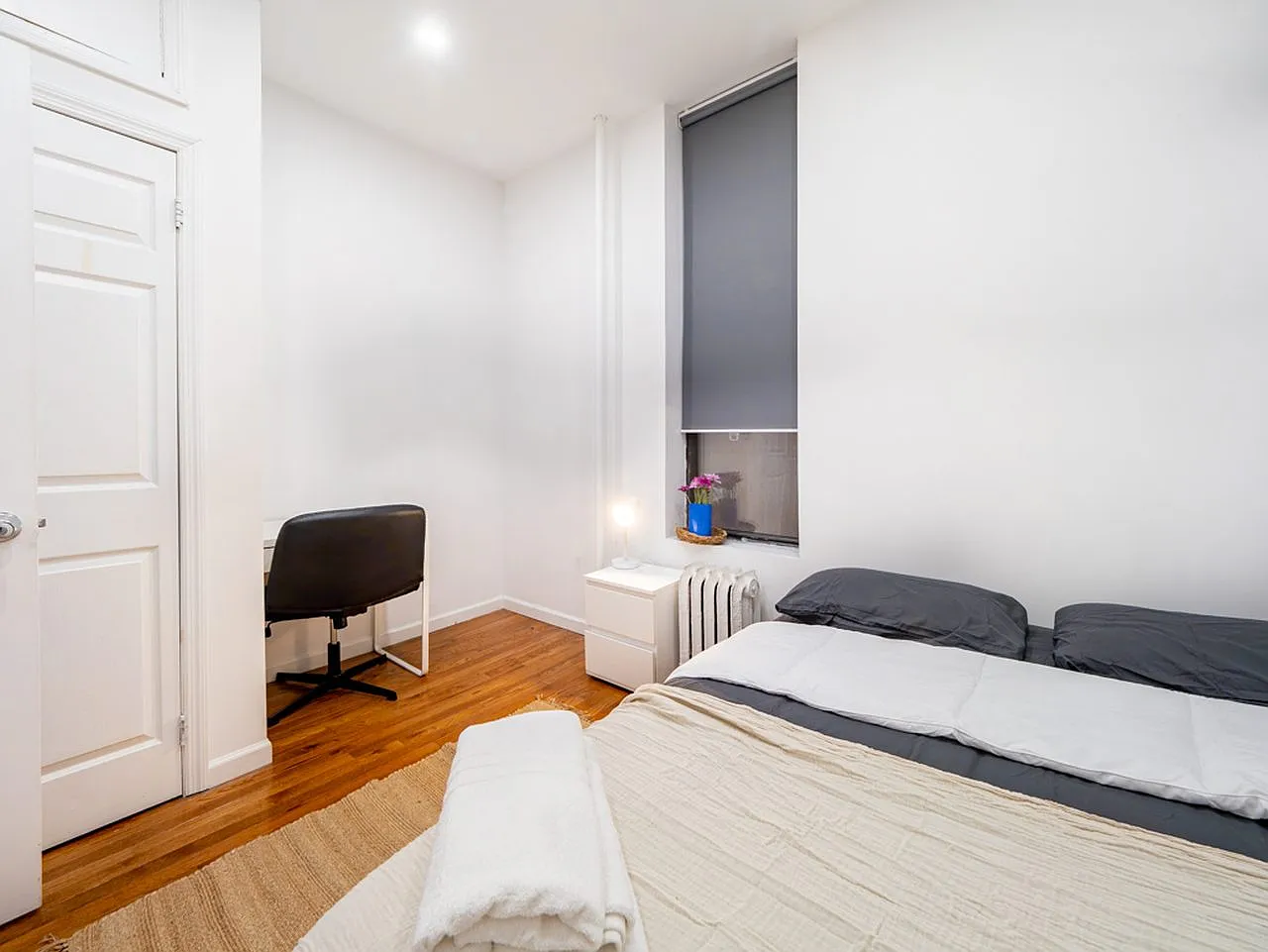 Modern ROOM at The Central Park West — Photo 2