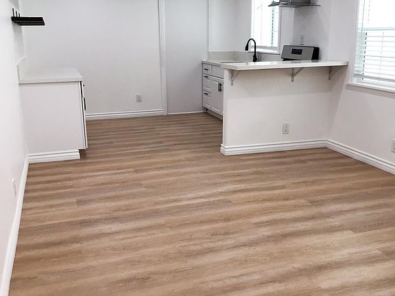 5th image of 1307 E Wilson Ave