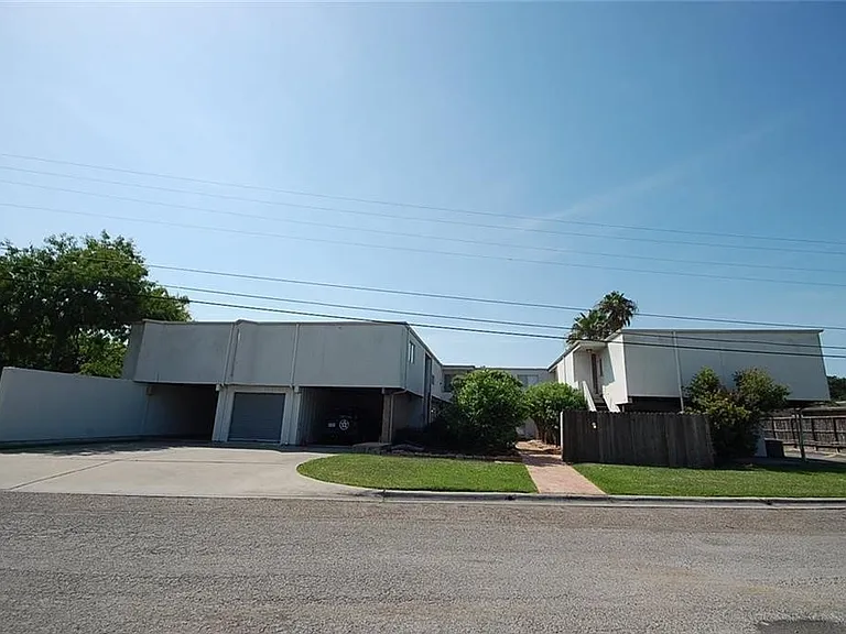 3030 Santa Fe St #3 — Photo 1
