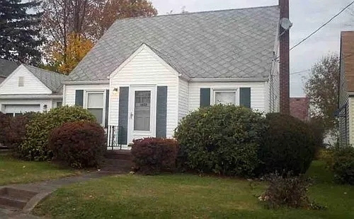 1635 Warrick Pl NE photo 1