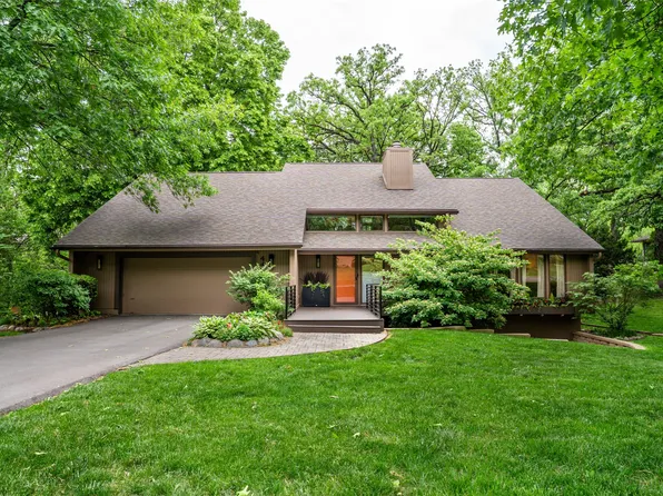 4421 Brinkwood Rd, Des Moines, IA 50310