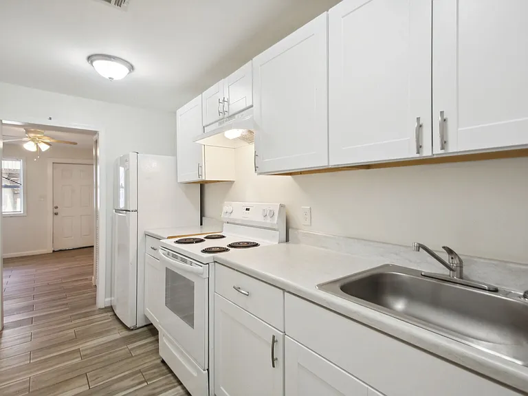 615 Oliver St NW #6 — Photo 9