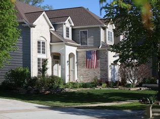 1207 King Edward Ave, St Charles, IL