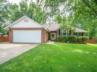 832 Rosewood Dr, Lebanon, MO 65536