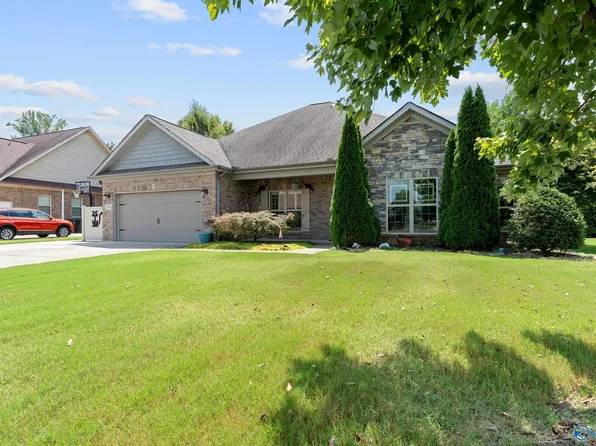22796 Big Oak Dr, Athens, AL 35613