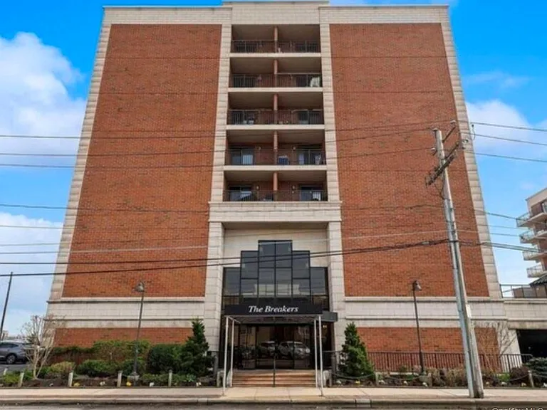 220 W Broadway #104 — Photo 2