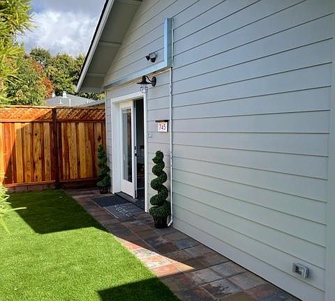 2nd image of 745 Poplar St #745