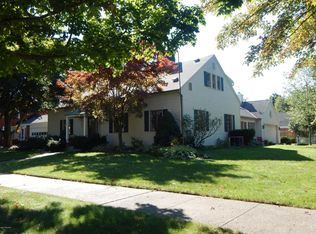 388 Wildwood Dr, Holland, MI 49423
