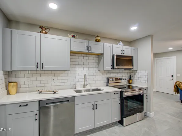 6323 N 65TH Drive, Glendale, AZ 85301