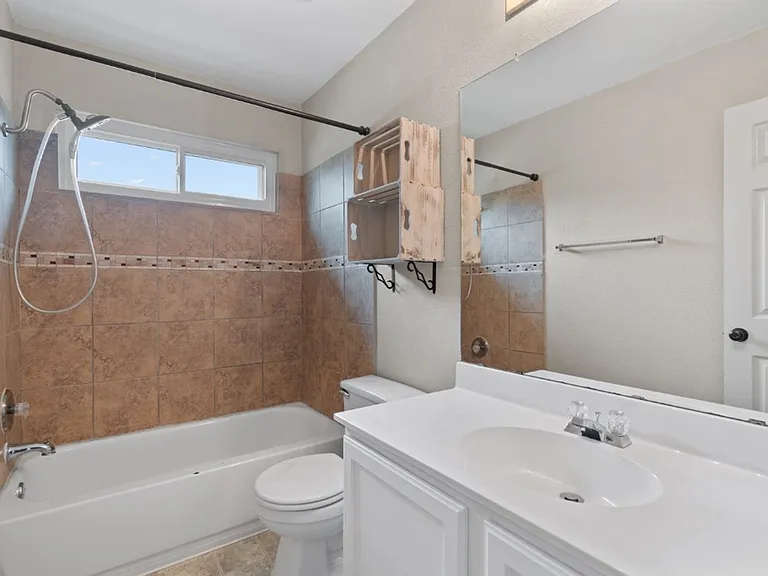 2704 Greenlee Dr — Photo 23