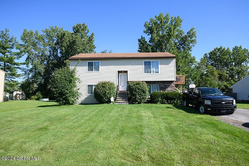 3rd image of 41 Suncrest Drive