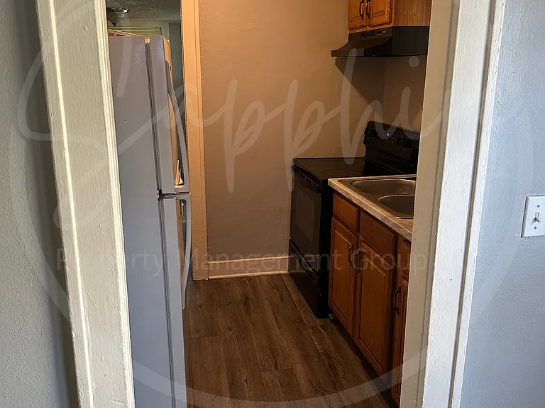 2404 E 67th Ter — Photo 8