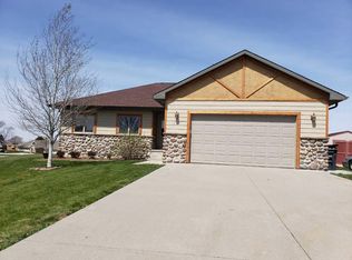 614 E Ridge Ct, Oakland, IA 51560